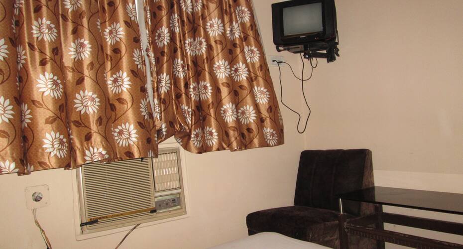 Navrathna Residency Lodging And Boarding, Mumbai 4